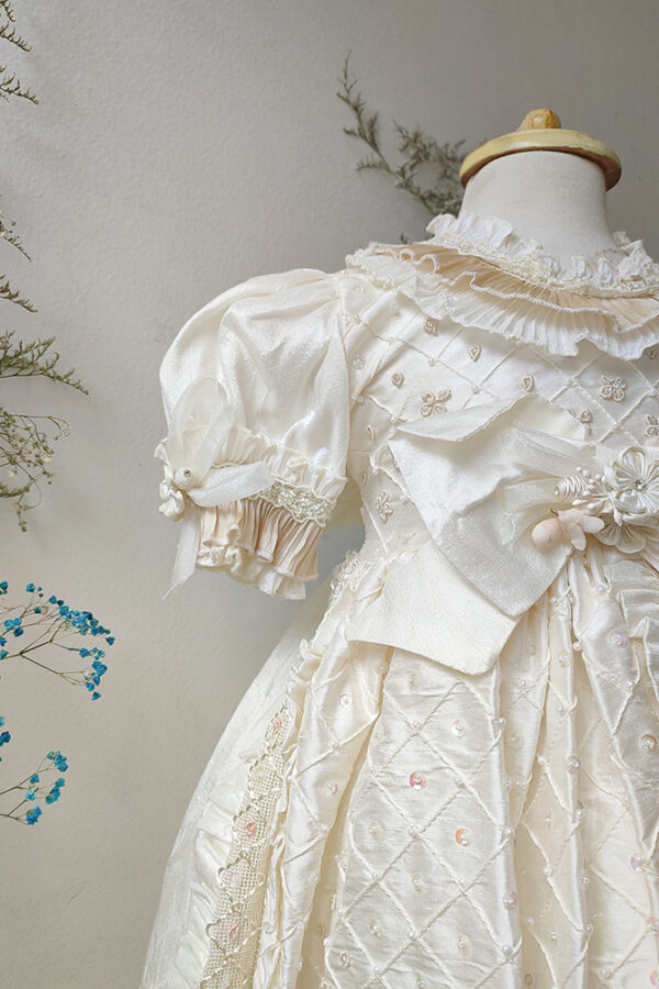 Ropon Desmontable Rococo Detalle Vestido